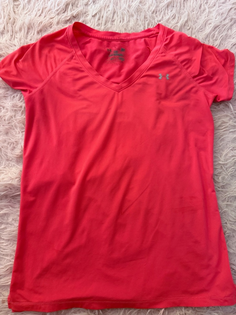 Under Armour Women’s V-Neck Performance Tee in Coral